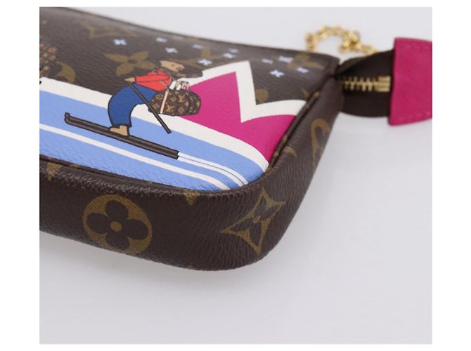 LOUIS VUITTON Monogram Ski Bear Mini Pochette Accessoires M67769 LV Auth 203222M Monograma - vista 14