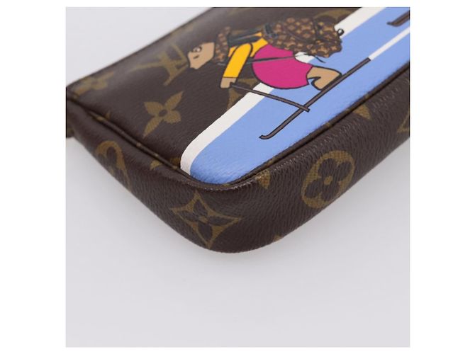 LOUIS VUITTON Monogram Ski Bear Mini Pochette Accessoires M67769 LV Auth 203222M Monograma - vista 15