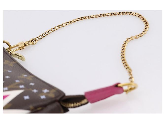 LOUIS VUITTON Monogram Ski Bear Mini Pochette Accessoires M67769 LV Auth 203222M Monograma - vista 8