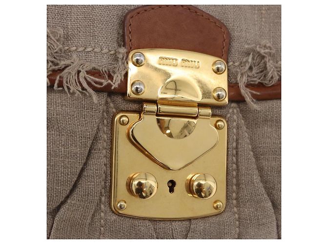Borsa a tracolla Miu Miu Matelassé con catena in tela beige e oro Auth 202216V - vista 19