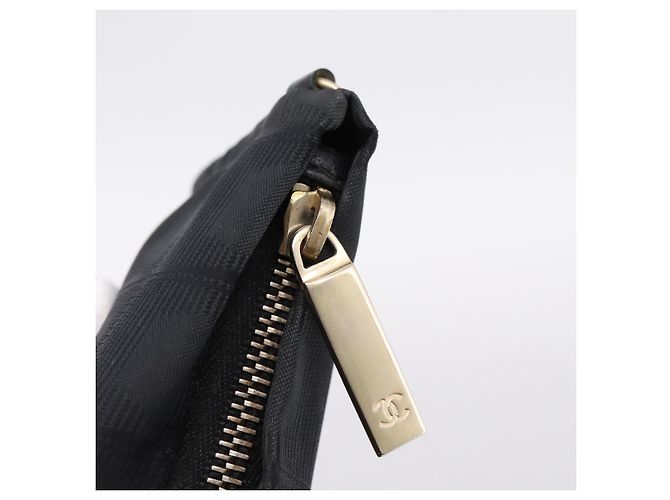 CHANEL New Travel Line Pouch Canvas Black Gold CC Auth 203320 Negro Dorado - vista 6