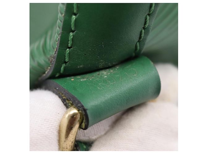 Borsa a tracolla LOUIS VUITTON Epi Petit Noe Verde M44104 LV Auth 201395V - vista 11