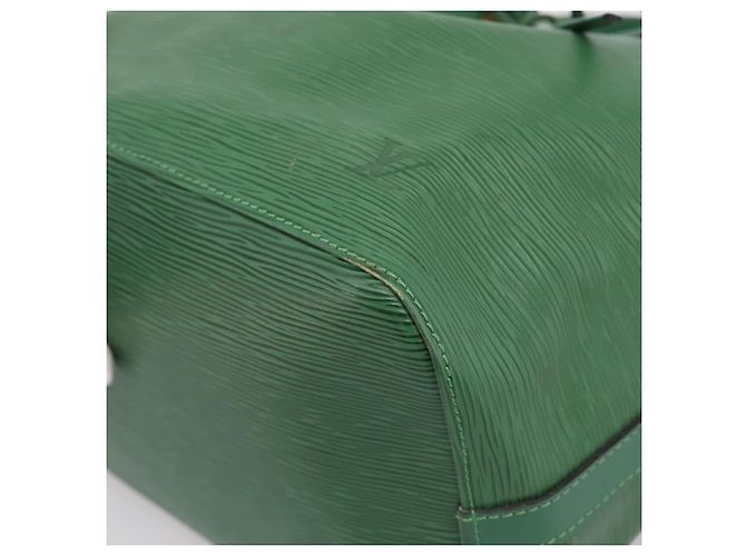 Borsa a tracolla LOUIS VUITTON Epi Petit Noe Verde M44104 LV Auth 201395V - vista 14