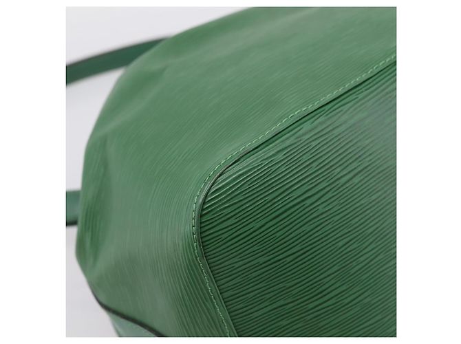 Borsa a tracolla LOUIS VUITTON Epi Petit Noe Verde M44104 LV Auth 201395V - vista 17