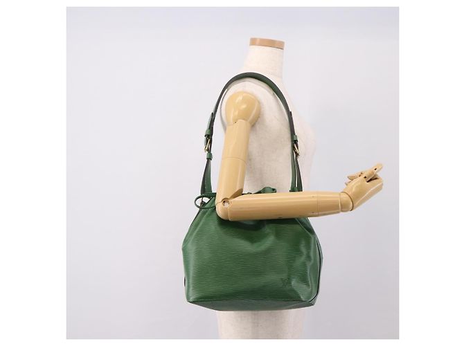 Borsa a tracolla LOUIS VUITTON Epi Petit Noe Verde M44104 LV Auth 201395V - vista 20