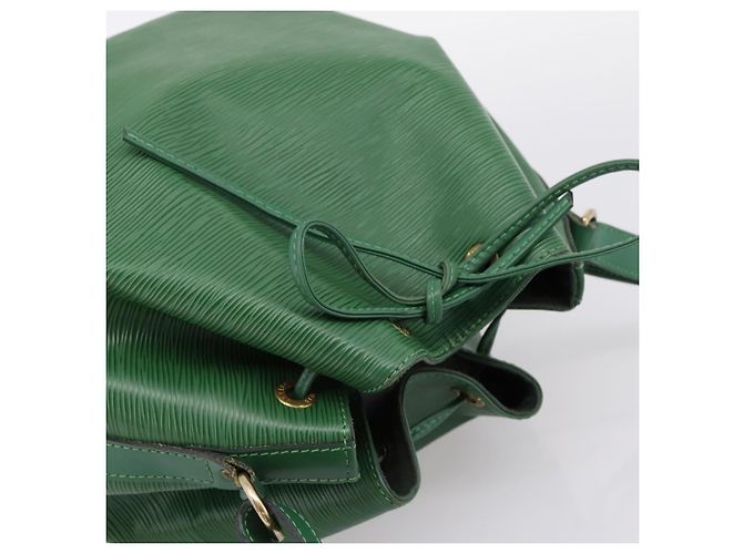 Borsa a tracolla LOUIS VUITTON Epi Petit Noe Verde M44104 LV Auth 201395V - vista 6