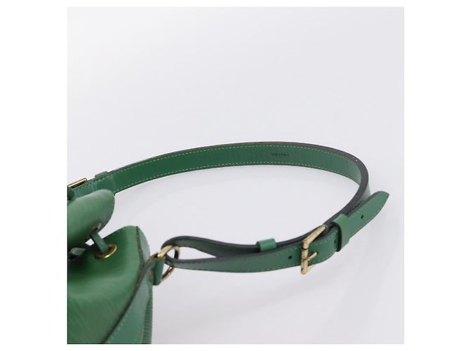 Borsa a tracolla LOUIS VUITTON Epi Petit Noe Verde M44104 LV Auth 201395V - vista 8