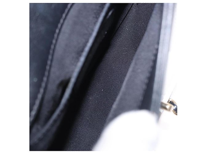 Bolsa de Ombro CHANEL Matelasse com Corrente em Pele de Cordeiro Preta e Ouro CC Auth 202464SAM Preto Dourado - vista 11