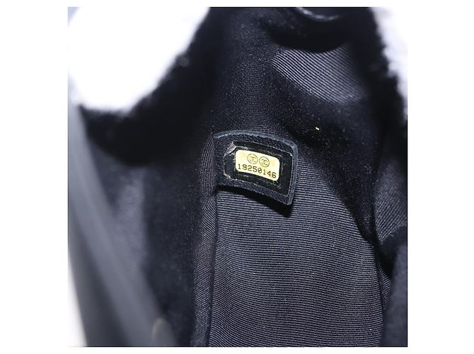 Bolsa de Ombro CHANEL Matelasse com Corrente em Pele de Cordeiro Preta e Ouro CC Auth 202464SAM Preto Dourado - vista 12