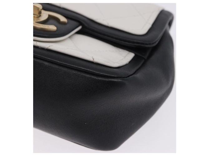 Bolsa de Ombro CHANEL Matelasse com Corrente em Pele de Cordeiro Preta e Ouro CC Auth 202464SAM Preto Dourado - vista 15
