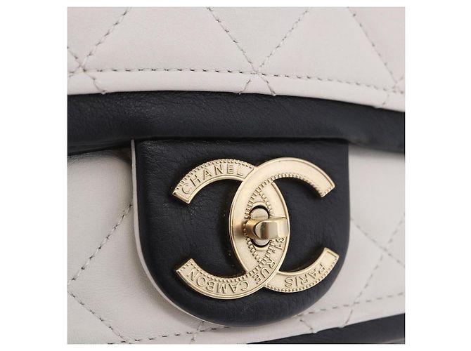 Bolsa de Ombro CHANEL Matelasse com Corrente em Pele de Cordeiro Preta e Ouro CC Auth 202464SAM Preto Dourado - vista 18