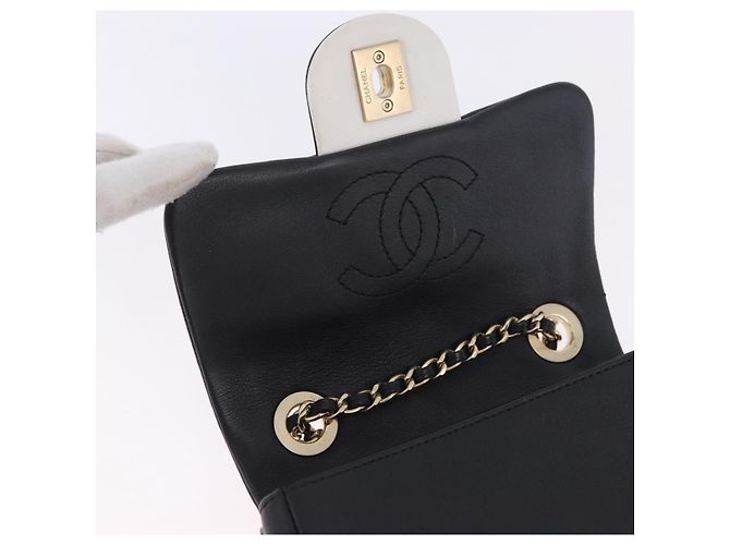 Bolsa de Ombro CHANEL Matelasse com Corrente em Pele de Cordeiro Preta e Ouro CC Auth 202464SAM Preto Dourado - vista 19