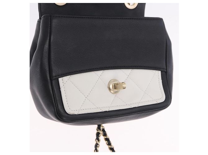 Bolsa de Ombro CHANEL Matelasse com Corrente em Pele de Cordeiro Preta e Ouro CC Auth 202464SAM Preto Dourado - vista 20