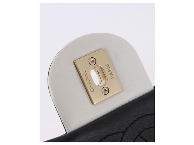 Bolsa de Ombro CHANEL Matelasse com Corrente em Pele de Cordeiro Preta e Ouro CC Auth 202464SAM Preto Dourado - vista 21