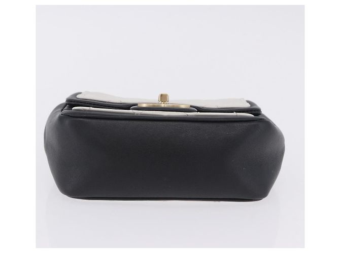 Bolsa de Ombro CHANEL Matelasse com Corrente em Pele de Cordeiro Preta e Ouro CC Auth 202464SAM Preto Dourado - vista 5