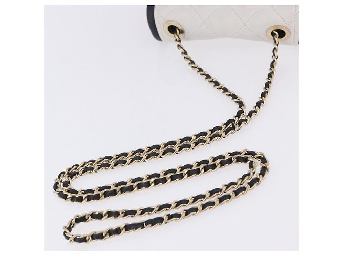 Bolsa de Ombro CHANEL Matelasse com Corrente em Pele de Cordeiro Preta e Ouro CC Auth 202464SAM Preto Dourado - vista 8