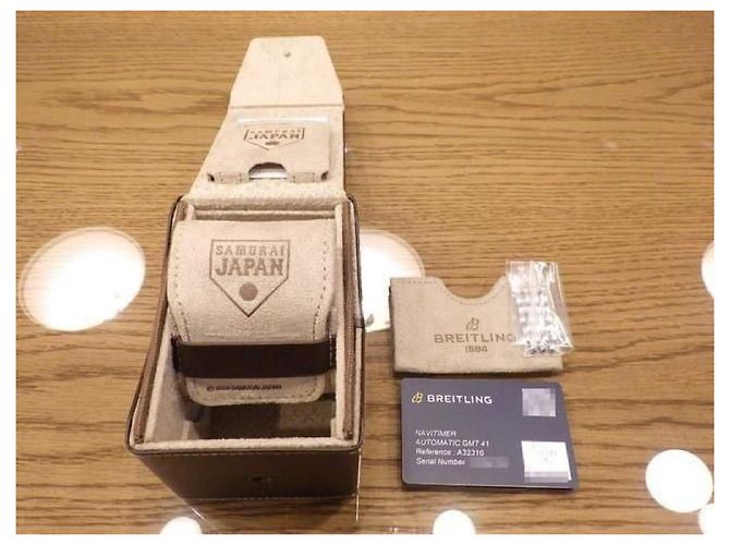 BREITLING Navitimer Automatic GMT 41 Samurai Japan limited A323103A1C1A1 Uomo Argento - vista 15