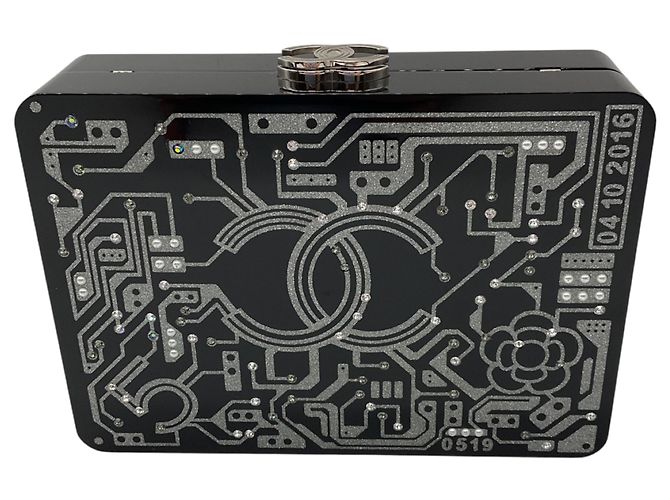 Borsa a pochette Chanel Black / Silver 2017 in Lucite con logo CC e tracolla a catena Nero - vista 2
