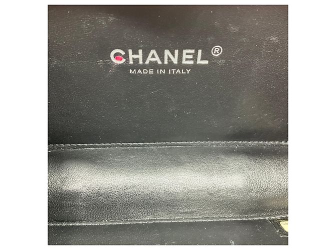 Borsa a pochette Chanel in Lucite nera / crema decorata con camelia e perle con tracolla a catena Nero - vista 8