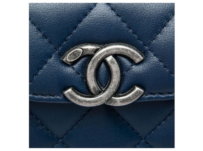 Borsa a tracolla Chanel Mini CC Trunk in pelle di vitello matelassé blu - vista 5