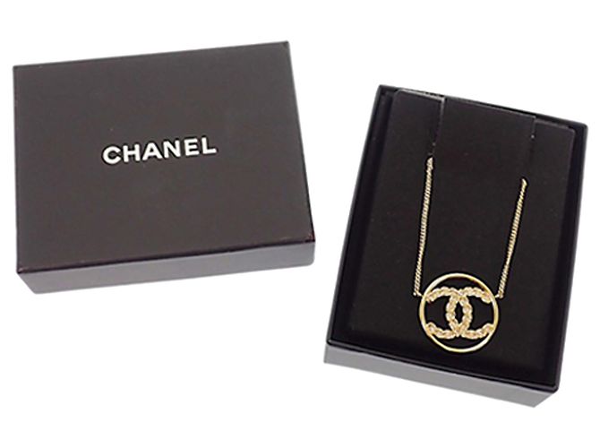 Collana con pendente rotondo Chanel CC placcato oro e strass D'oro - vista 14