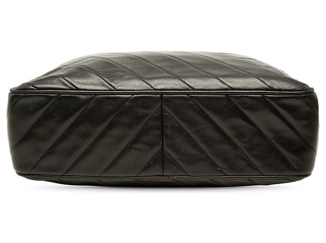 Borsa a tracolla Chanel CC Chevron in pelle d'agnello nera con nappina Nero - vista 3