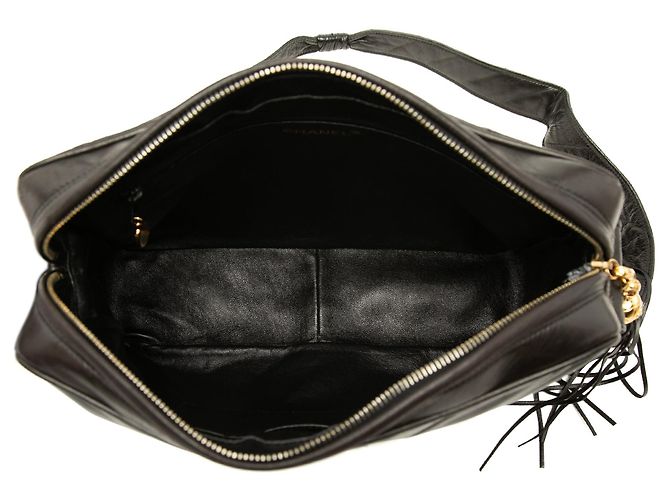 Borsa a tracolla Chanel CC Chevron in pelle d'agnello nera con nappina Nero - vista 4