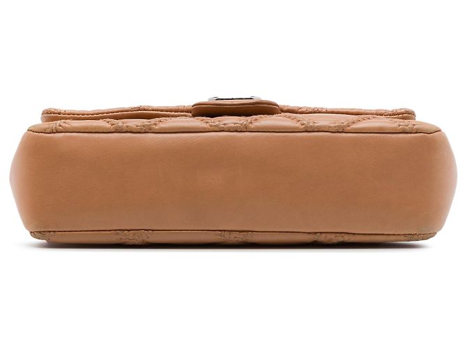 Borsa a tracolla Chanel CC trapuntata in vitello goffrato marrone con patta - vista 3