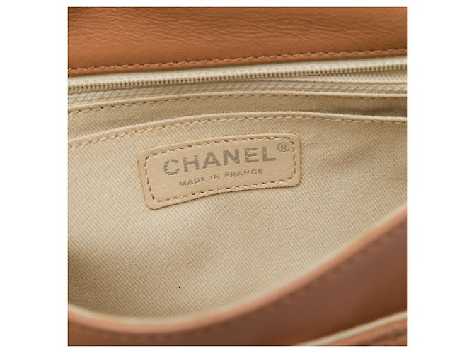 Borsa a tracolla Chanel CC trapuntata in vitello goffrato marrone con patta - vista 5