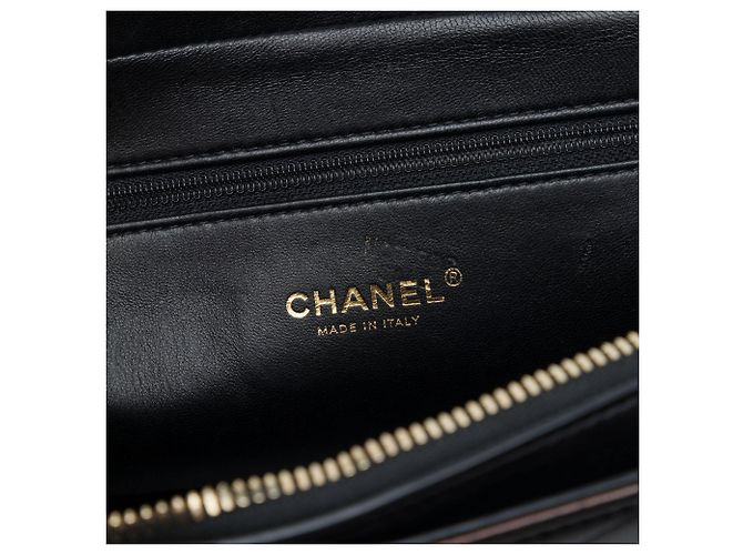 Borsa a tracolla Chanel CC Chevron in pelle di vitello con medaglia, nera Nero - vista 5