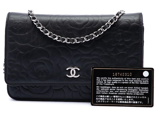 Borsa a tracolla Chanel CC Embossed Lambskin Camellia Wallet On Chain Nera Nero - vista 7