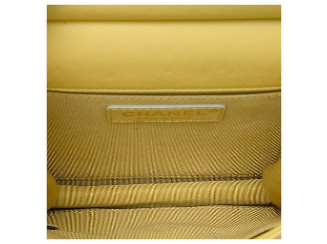 Borsa a tracolla Chanel Small Quilted Lambskin Chic Pearls gialla Giallo - vista 4