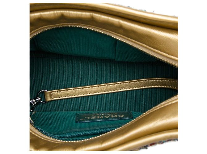 Borsa a tracolla Gabrielle Small in tweed oro e vitello metallizzato Chanel D'oro - vista 4