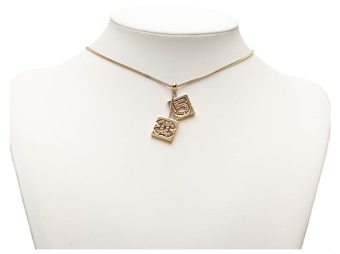 Collana con pendente Chanel CC placcata oro strass No 5 D'oro - vista 6