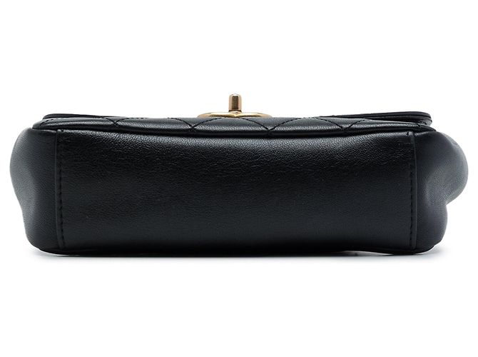 Bolso de hombro Chanel Small Quilted Lambskin Curved Flap Negro - vista 3