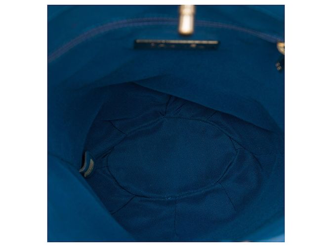 Blauer Chanel CC gesteppter Kalbsleder-Bucket-Rucksack - Ansicht 4