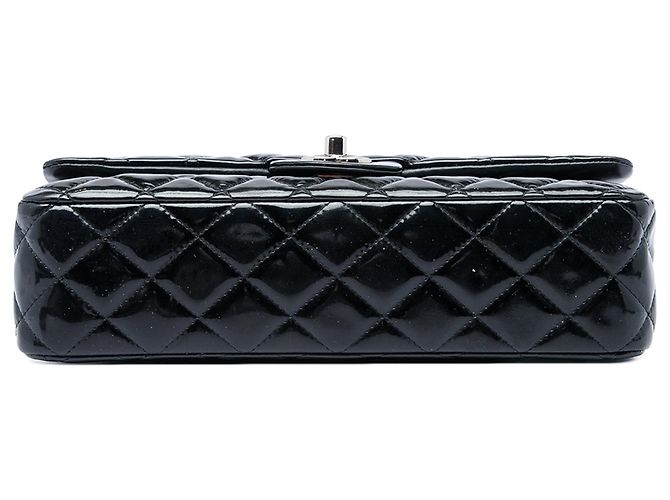 Borsa a tracolla Chanel Medium Classic Double Flap in vernice nera Nero - vista 3