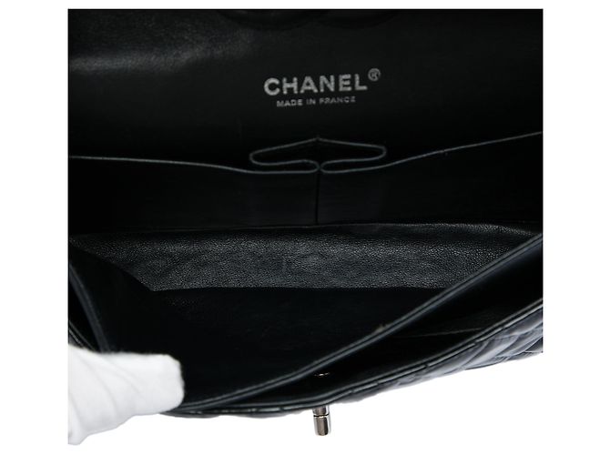 Borsa a tracolla Chanel Medium Classic Double Flap in vernice nera Nero - vista 4