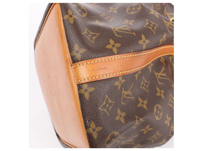Louis Vuitton Petit Noé Monogram Canvas in Brown Marrone - vista 2