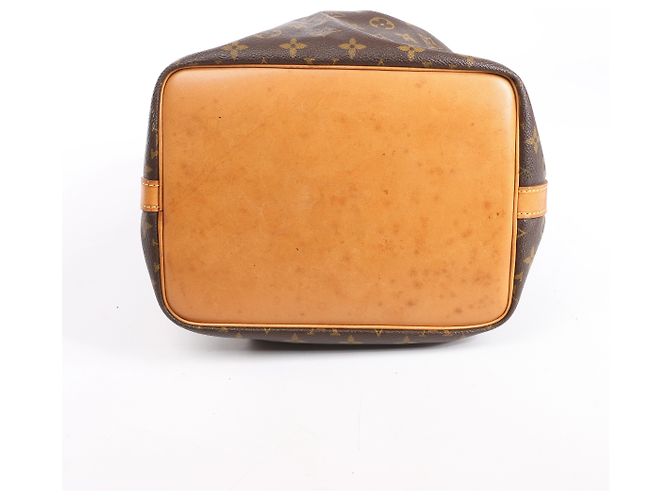 Louis Vuitton Petit Noé Monogram Canvas in Brown Marrone - vista 4