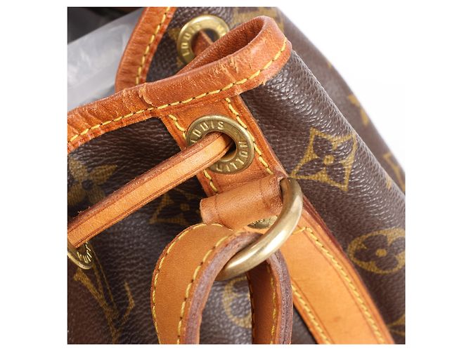 Louis Vuitton Petit Noé Monogram Canvas in Brown Marrone - vista 5