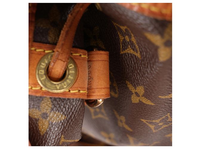 Louis Vuitton Petit Noé Monogram Canvas in Brown Marrone - vista 7