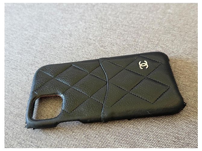 Chanel Handyhülle aus schwarzem Steppleder - Ansicht 5
