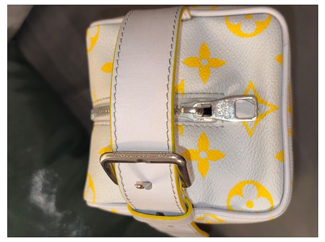 Necessaire Louis Vuitton Monogram Glow Locker Dopp Kit Amarelo Azul claro - vista 6