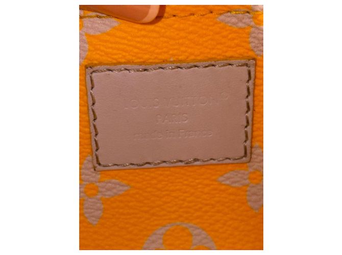 Necessaire Louis Vuitton Monogram Glow Locker Dopp Kit Amarelo Azul claro - vista 7