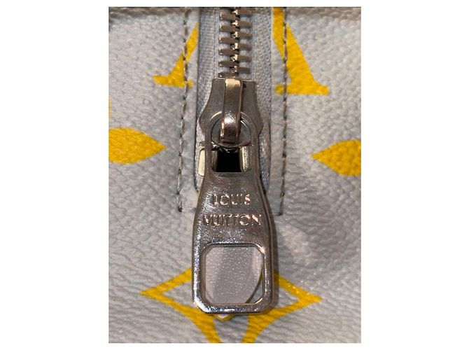 Necessaire Louis Vuitton Monogram Glow Locker Dopp Kit Amarelo Azul claro - vista 9