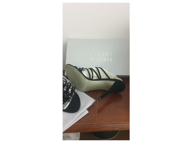 Sandali Stuart Weitzman neri in camoscio con strass Nero - vista 2