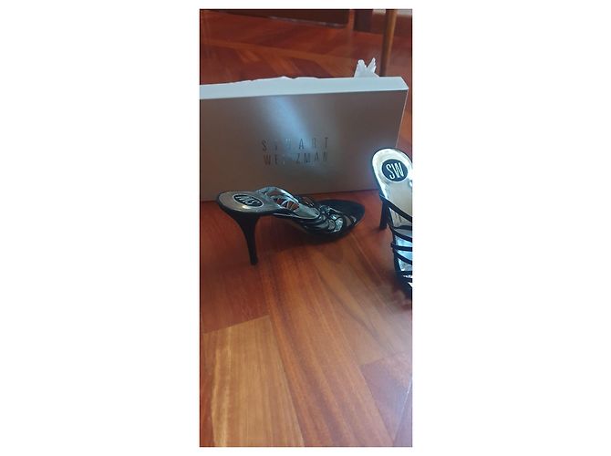 Sandali Stuart Weitzman neri in camoscio con strass Nero - vista 5