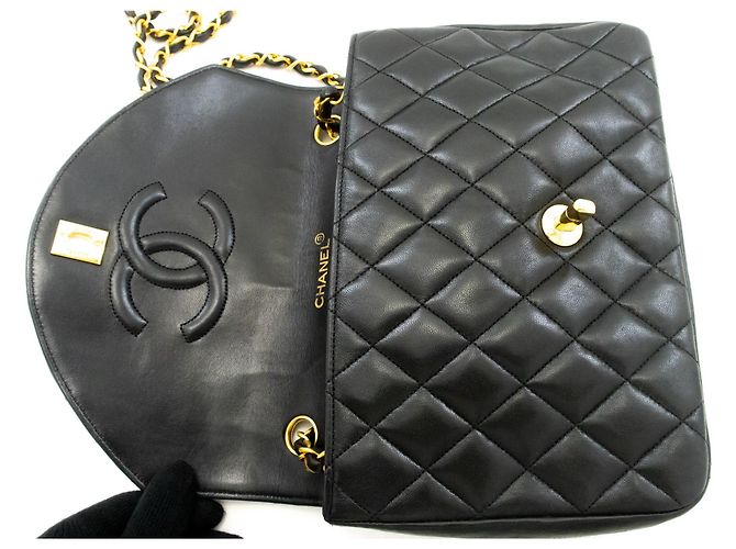 Bolsa de Ombro com Corrente Meia Lua CHANEL Tiracolo Preta Matelassê com Aba Preto - vista 11