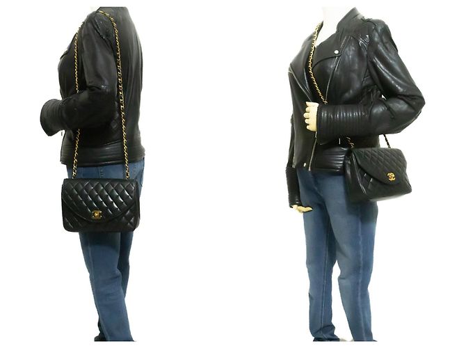 Bolsa de Ombro com Corrente Meia Lua CHANEL Tiracolo Preta Matelassê com Aba Preto - vista 12